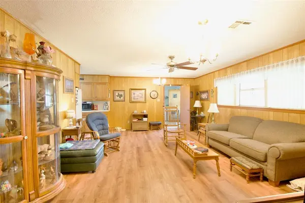 1204 W 21st Street, Clifton, TX 76634