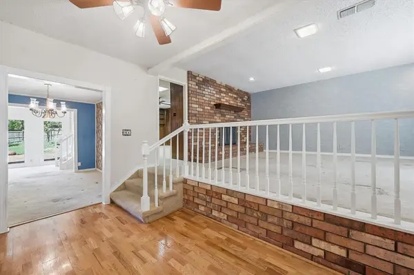 1509 Schumac Lane, Bedford, TX 76022