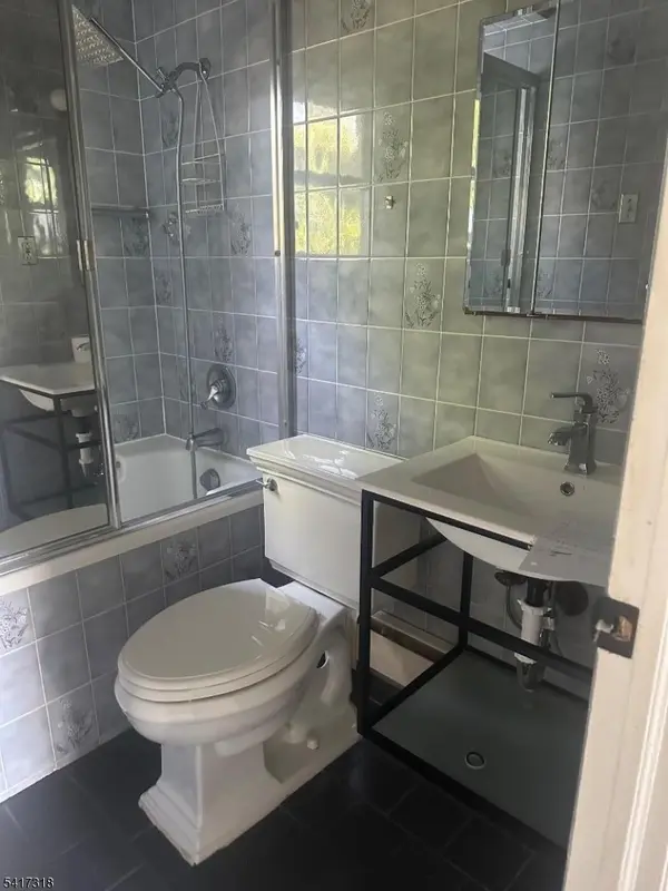 28-27 Sheridan Pl, Fair Lawn Boro, NJ 07410