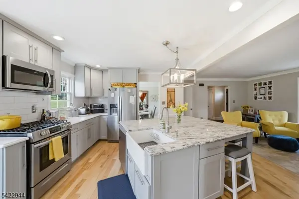 52 Country Squire Way, Branchburg Twp., NJ 08876