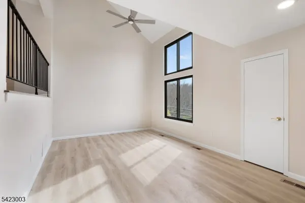 11196 Dell Pl, Stanhope Boro, NJ 07874