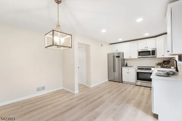 11196 Dell Pl, Stanhope Boro, NJ 07874