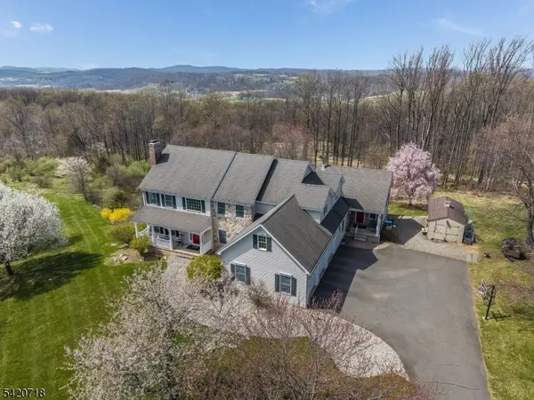 3 Norwich Ct, Holland Twp., NJ 08848