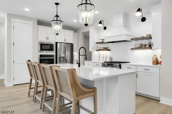 103 Honeysuckle Ln #815, Warren Twp., NJ 07059