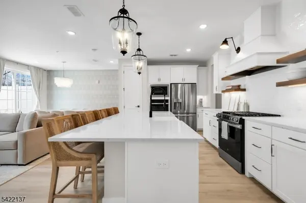 103 Honeysuckle Ln #815, Warren Twp., NJ 07059