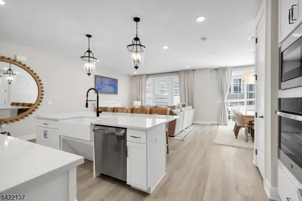 103 Honeysuckle Ln #815, Warren Twp., NJ 07059