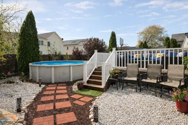 6 Ives Ct, Monroe Twp., NJ 08831