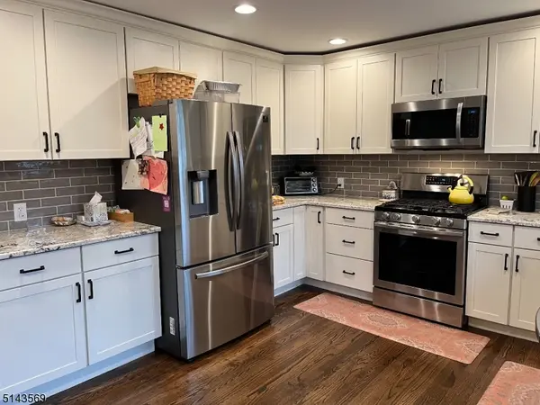 25 Walker Ave, Morristown Town, NJ 07960