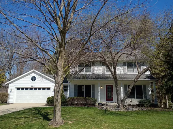 2243 Waterford WAY NE, Grand Rapids Twp, MI 49525