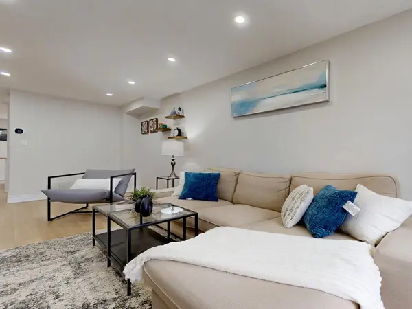 281 Ferndale DR S, Barrie, ON L4N 8K1