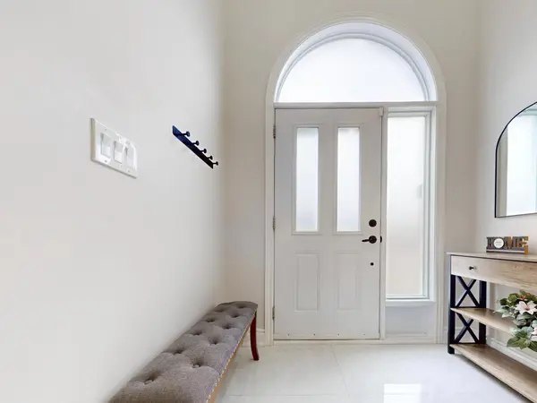 281 Ferndale DR S, Barrie, ON L4N 8K1