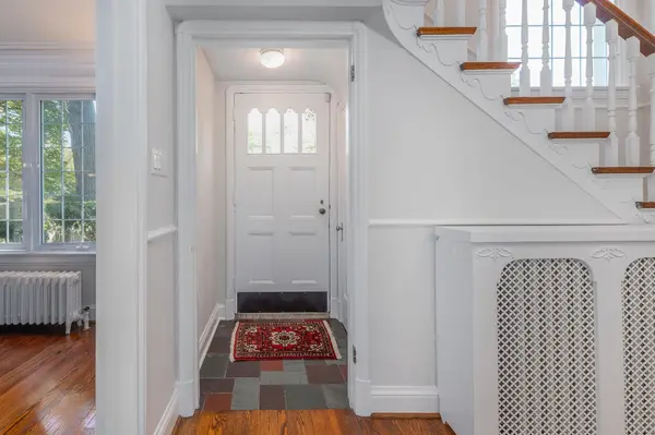 223 Riverside DR, Toronto W01, ON M6S 4A8