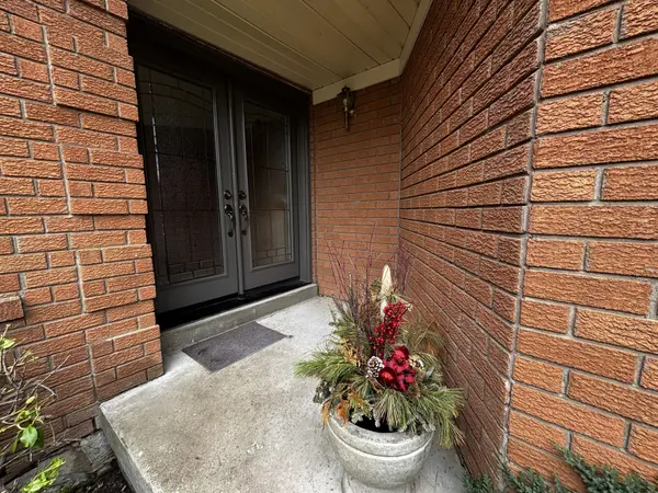 102 Snowcap RD, Brampton, ON L6R 1J1