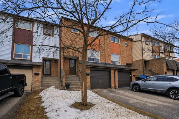1221 Dundix RD #43, Mississauga, ON L4Y 3Y9