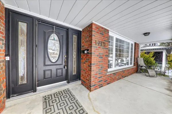 1719 Valentine GDNS, Mississauga, ON L5J 1H4