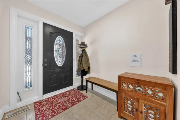 1719 Valentine GDNS, Mississauga, ON L5J 1H4