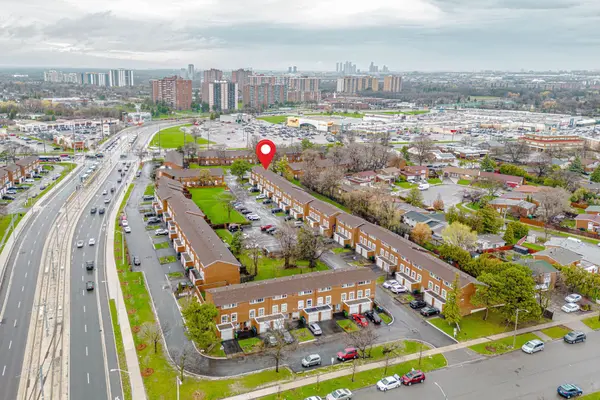 9 Kendleton DR #30, Toronto W10, ON M9V 1T6