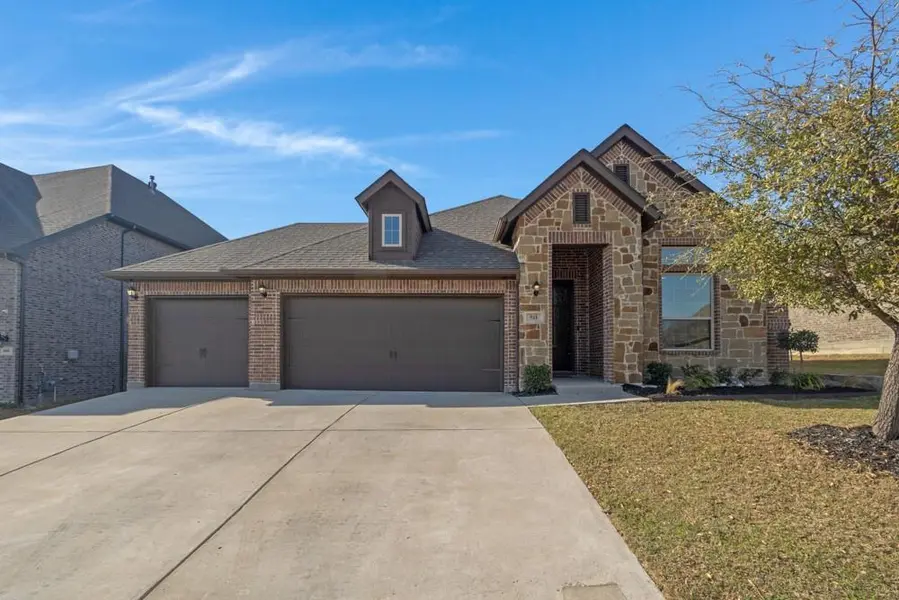 511 Ranchwood Drive, Justin, TX 76247