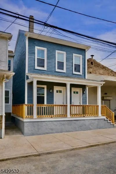 68 Arch St, Paterson City, NJ 07522