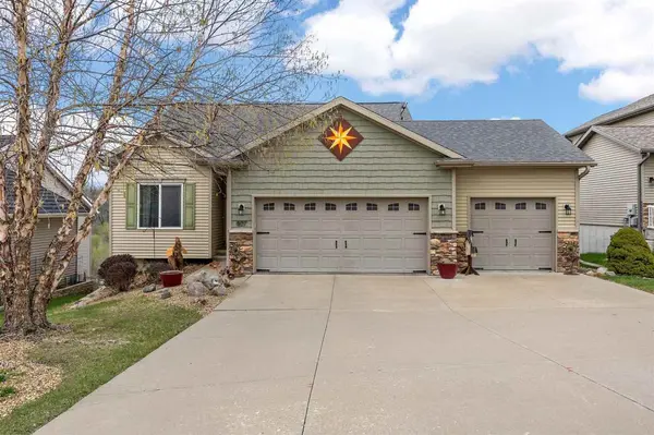 807 10th Avenue Place, Coralville, IA 52241