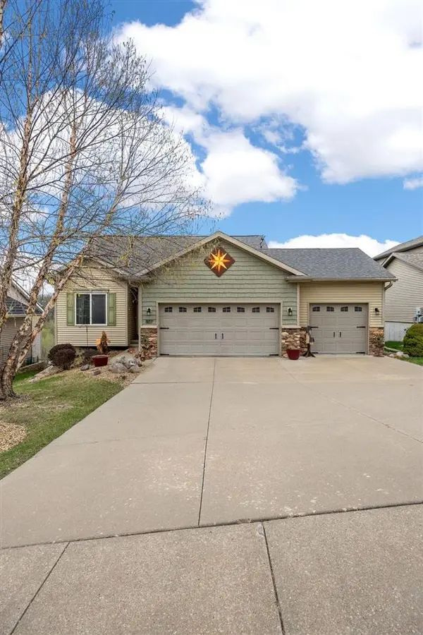 807 10th Avenue Place, Coralville, IA 52241