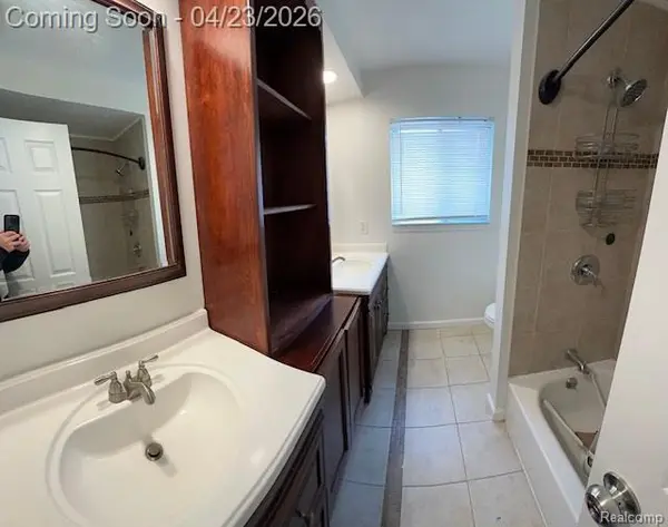 35626 Marina DR, Sterling Heights, MI 48312