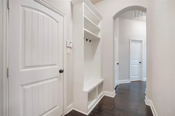 2811 Diamond Ridge Drive, Arlington, TX 76001