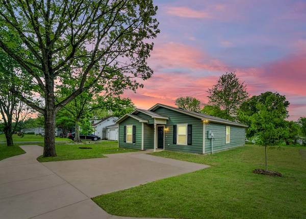 921 W 9th Street, Bonham, TX 75418