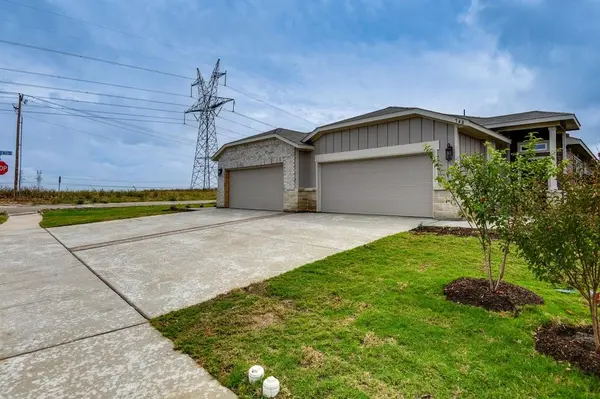 748 Wheatfield Drive, Venus, TX 76084