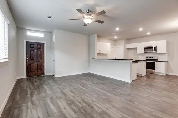 748 Wheatfield Drive, Venus, TX 76084