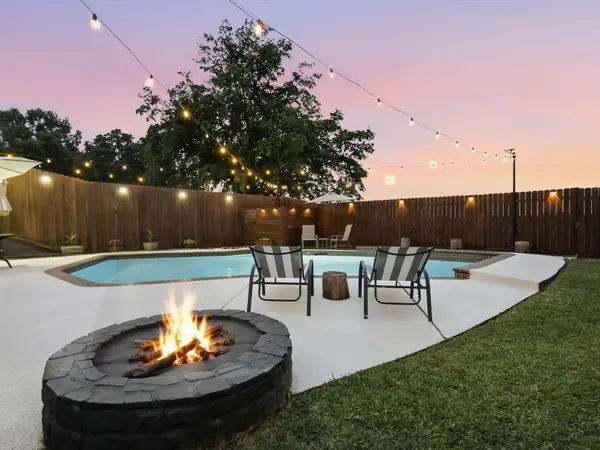 3109 Emerald Street, Bedford, TX 76021