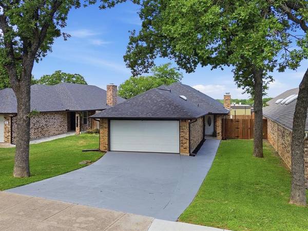 3109 Emerald Street, Bedford, TX 76021