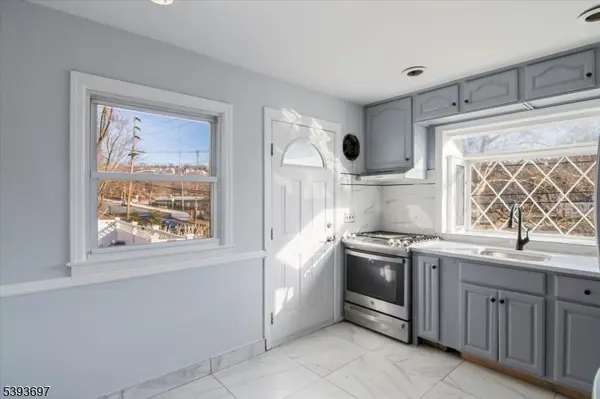 301 Riverview Rd, Pompton Lakes Boro, NJ 07442