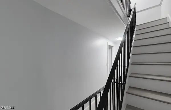 130 1St St #4, Elizabeth City, NJ 07206