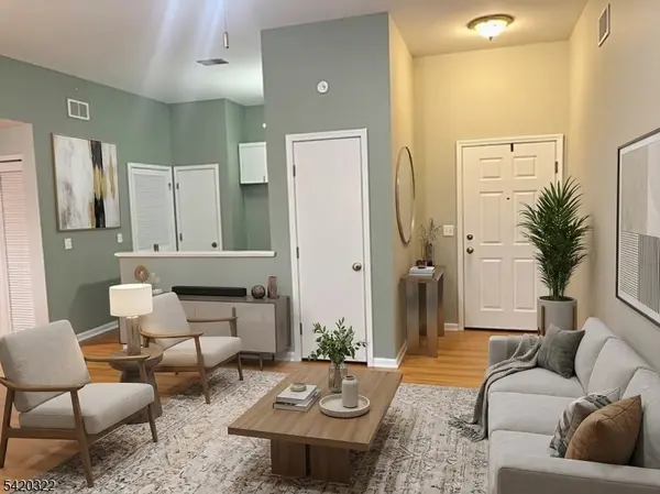 692 Honeybrook Cir #692, Lopatcong Twp., NJ 08886