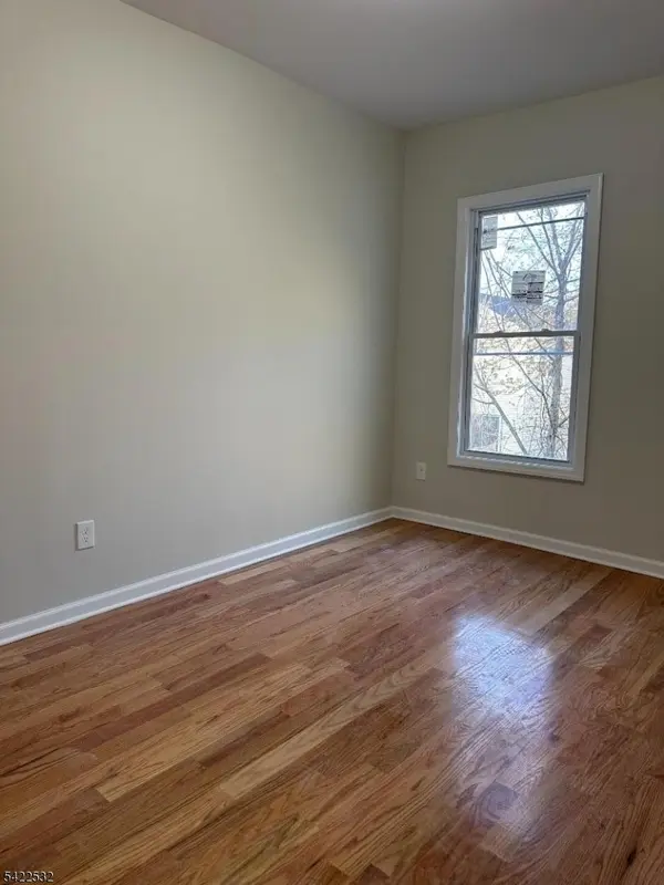 68 Arch St, Paterson City, NJ 07522