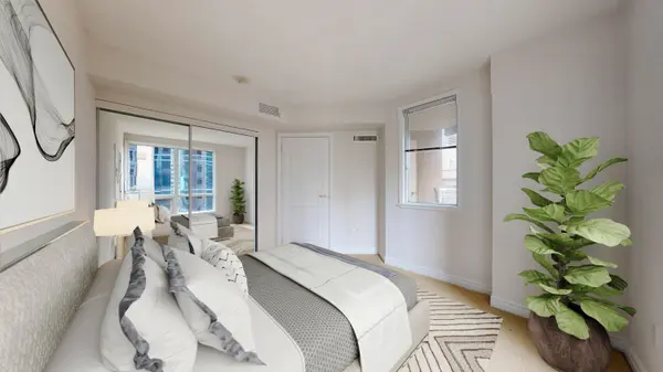 100 Hayden ST #812, Toronto C08, ON M4Y 3C7