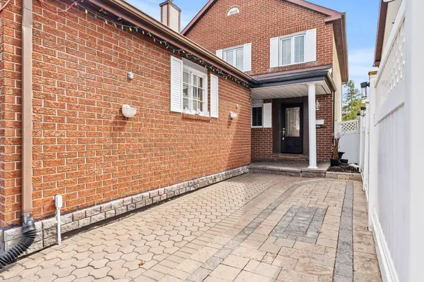 1424 Progress PL, Cyrville - Carson Grove - Pineview, ON K1B 5M3