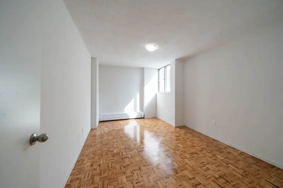 5 Glamorgan AVE #914, Toronto E04, ON M1P 4P1