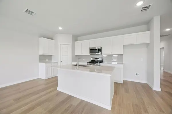 913 Pistachio Drive, Alvarado, TX 76009