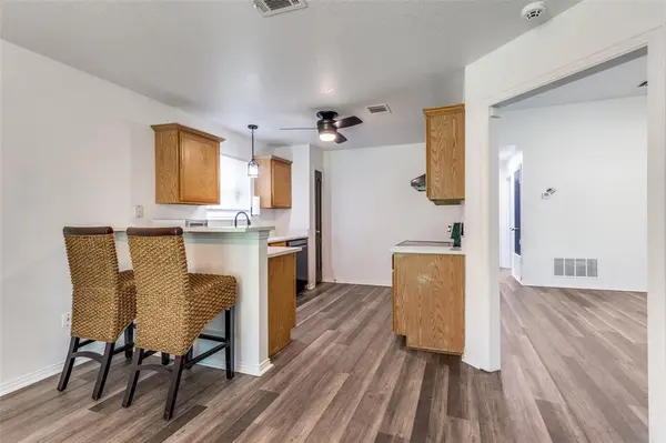 741 Oak Park Drive, Azle, TX 76020