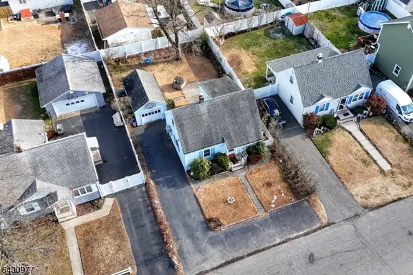 72 Burnside Pl, Wanaque Boro, NJ 07420