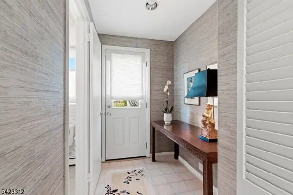 17 Seneca Ave, Rockaway Twp., NJ 07866