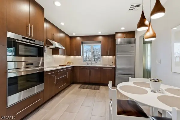 17 Seneca Ave, Rockaway Twp., NJ 07866