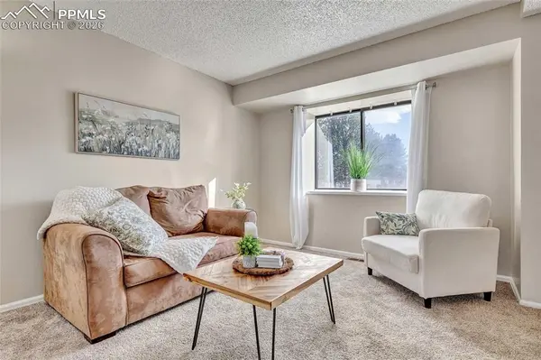 806 London Green WAY, Colorado Springs, CO 80906