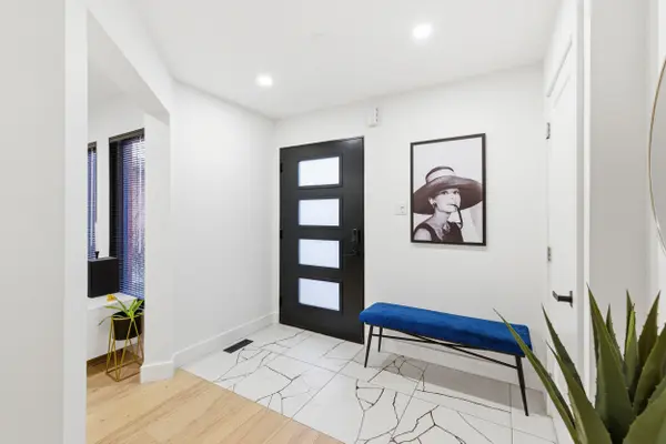 33 Dagwell CRES, Ajax, ON L1T 3M8