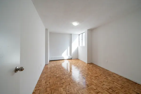 5 Glamorgan AVE #914, Toronto E04, ON M1P 4P1