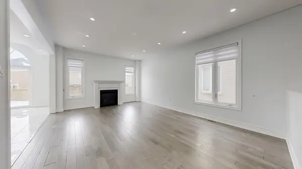 62 Heritage ST, Bradford West Gwillimbury, ON L3Z 0X4