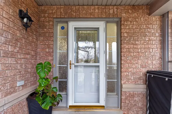 94 Mccrimmon DR, Brampton, ON L7A 2Z6