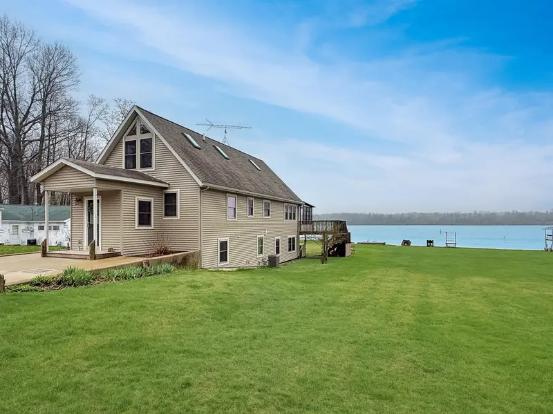 3230 Lakeview DR, Monterey Twp, MI 49010